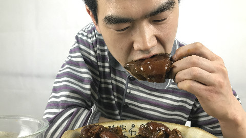 阿远家常铁锅炖猪蹄,味道出来真不错,吃起来不腥不腻